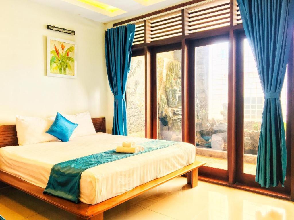 Whale Ocean View Hotel Da Nang Exterior photo
