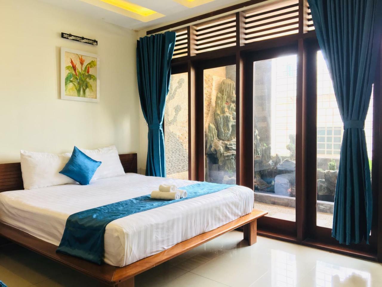 Whale Ocean View Hotel Da Nang Exterior photo